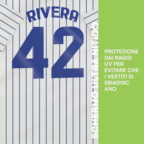 Baseball jersey with number 42 and text about UV protection in Italian.